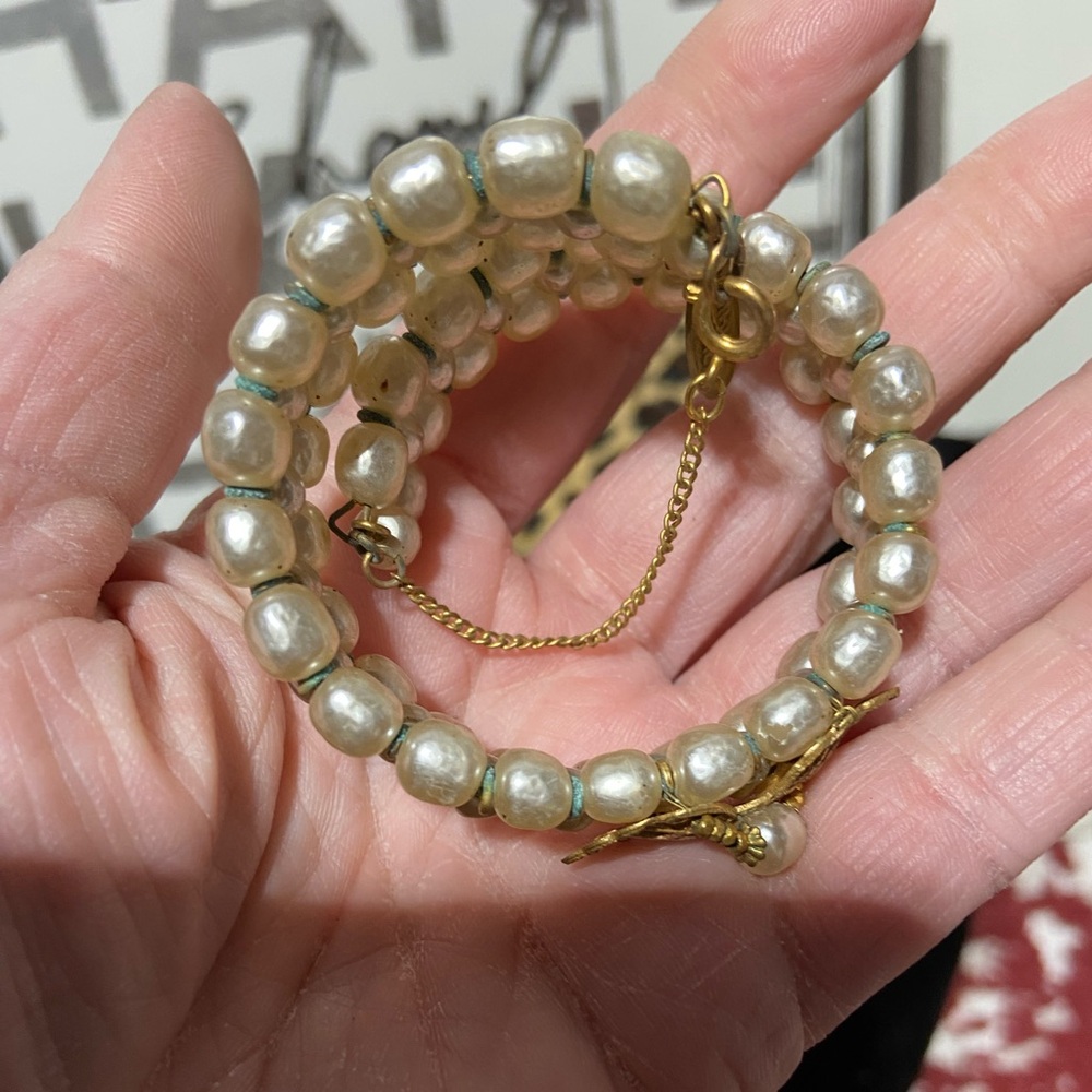 VTG Miriam Haskell Faux Pearl Bracelet, Gold Tone Filigree Center Focal Point - Picture 3 of 6